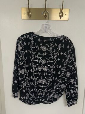 Broadway Black White Embroidered Eyelet Blouse L 38 Tie Front Cottagecore Boho
